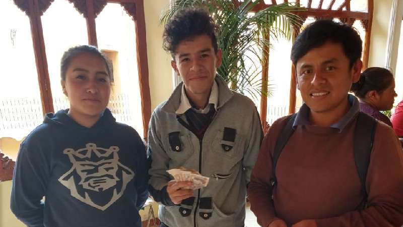 Apoyan a estudiantes en Huamantla