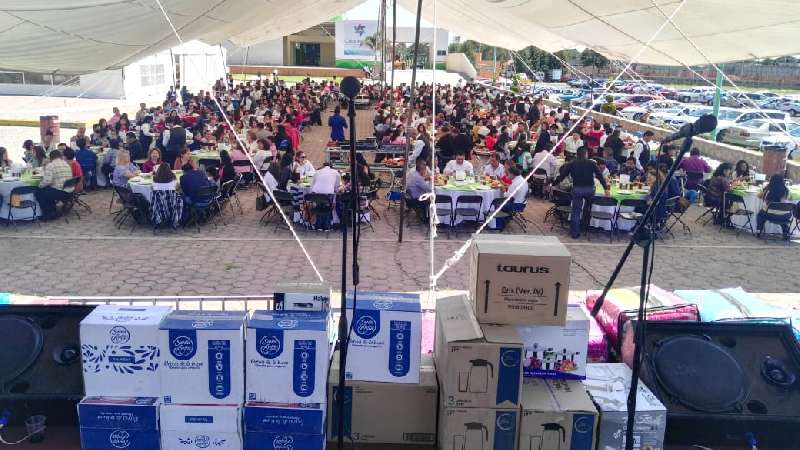 Festeja Chiautempan a las y los maestros en su día