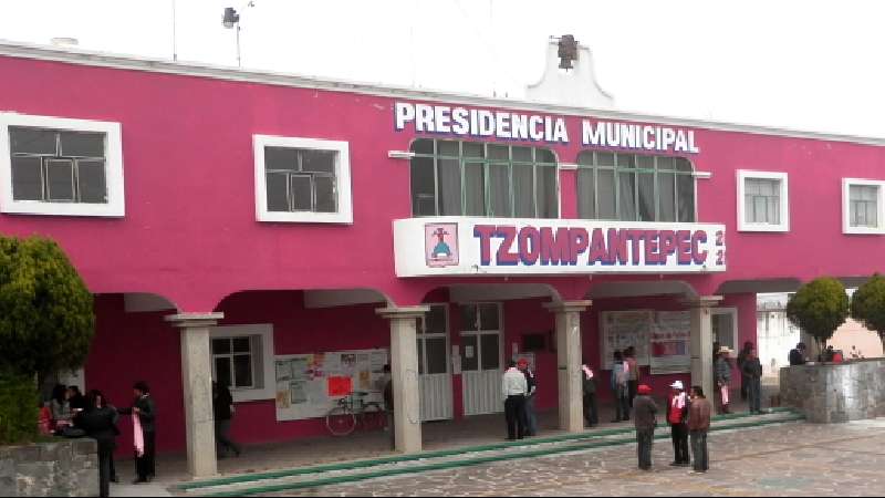 Balean a ex presidente de Tzompantepec y a su esposa