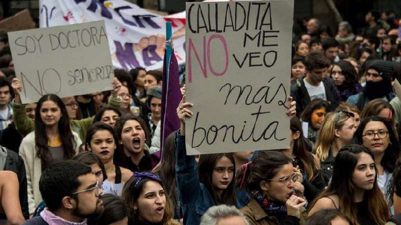 Chilenas exigen en la calle una educación no sexista