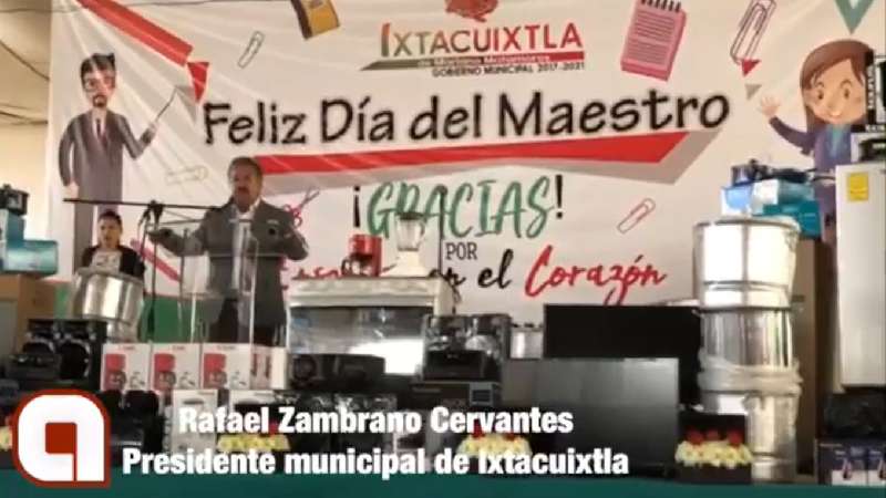 Festejan a docentes de Ixtacuixtla