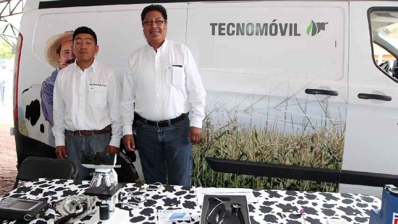 Orienta Sefoa a productores con servicio de tecnomóvil