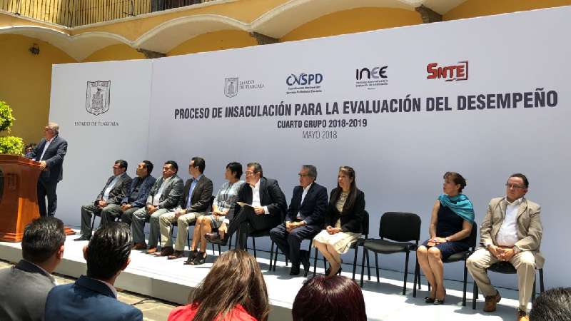 Seleccionan a 2181 maestros para evaluarlos