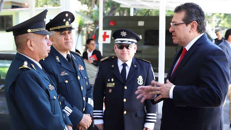 Atestigua Mena toma de protesta de nuevo comandante