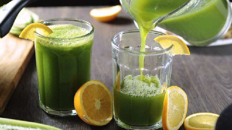 Agua de lechuga con naranja y limón