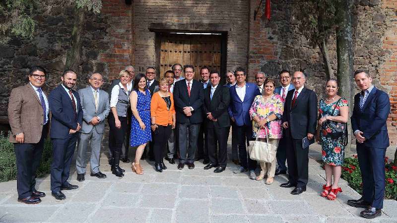 Se reúne Marco Mena con consejo consultivo de NAFIN