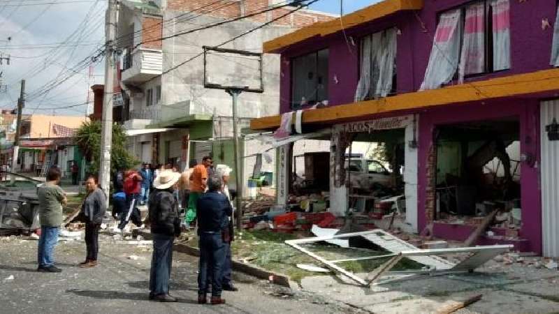 Dañadas 8 viviendas y 2 vehículos por explosión en Apizaco