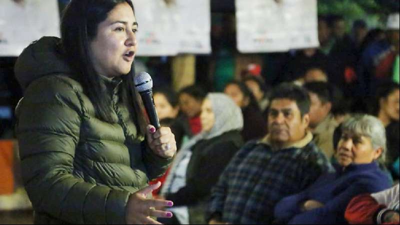 Al triunfo Anabel Alvarado con familias del sur