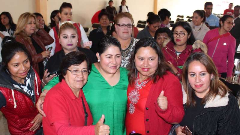 Recibe Blanca Águila propuestas de mujeres del distrito II