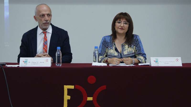 UAT Imparte Foro de discusión