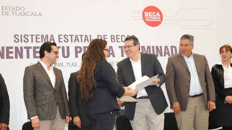 Sistema estatal de becas será el mejor del país: Mena