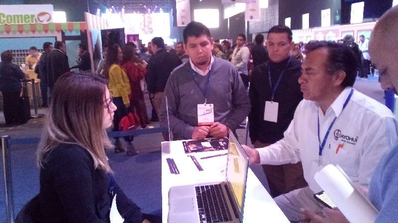 Participan productores tlaxcaltecas en expo fábrica de negocios