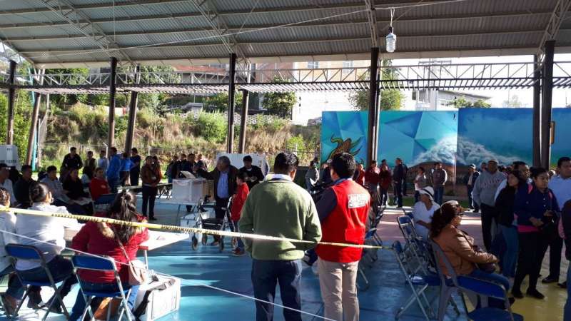 Con tranquilidad inician votaciones en Zacualpan 