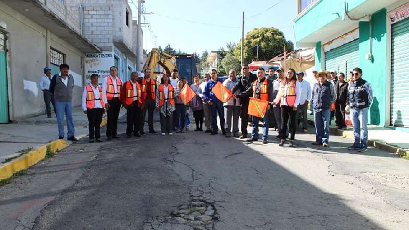Inician adoquinamiento en Tocatlán