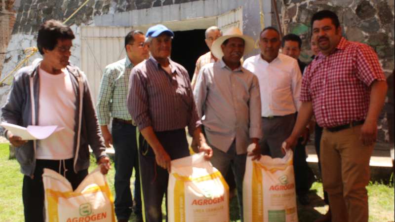 Gobierno de Tepetitla inicia la entrega de fertilizante