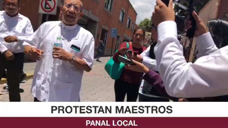 Protestan maestros tlaxcaltecas frente al PANAL