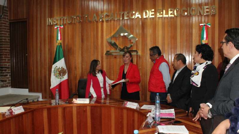Recibe Zonia Montiel constancia como diputada local por el PRI