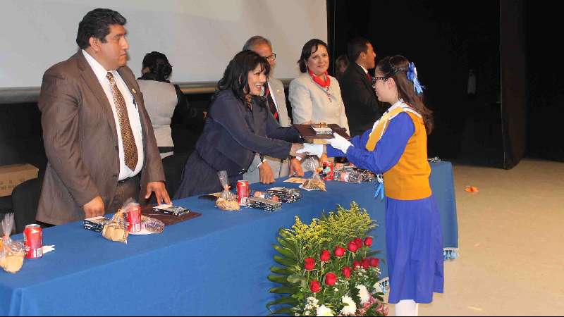 Reconoce Ávalos labor de padres de familia