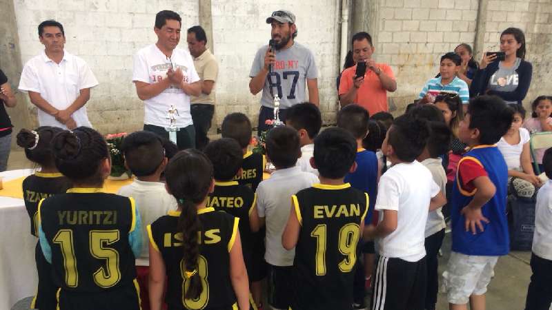 Realiza Xicohtzinco cuadrangular de basquetbol infantil