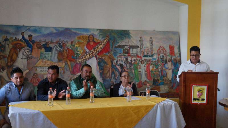 Gobierno municipal de Xicohtzinco entrega bastones