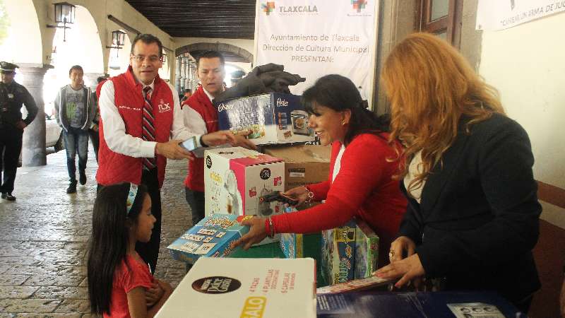 Canjean niños pistolas y ametralladoras por juegos Tlaxcala