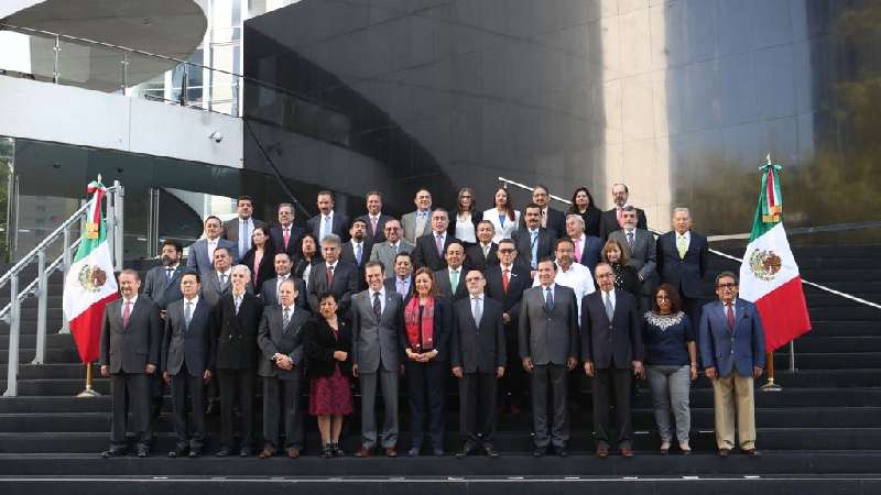 Entrega INE a la Cámara de Senadores constancias