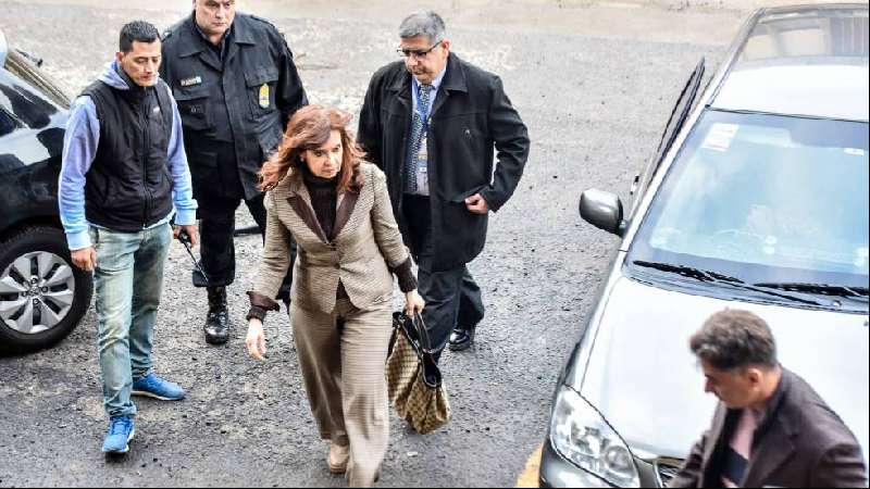Cristina Fernández acusa a Macri de persecución política