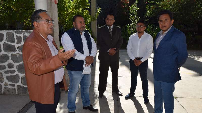 Reconocen directivos de secundaria labor del alcalde Xicohtzinco