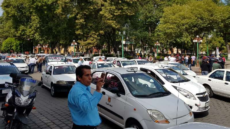 Protestan taxistas del estado, rechazan a Pronto