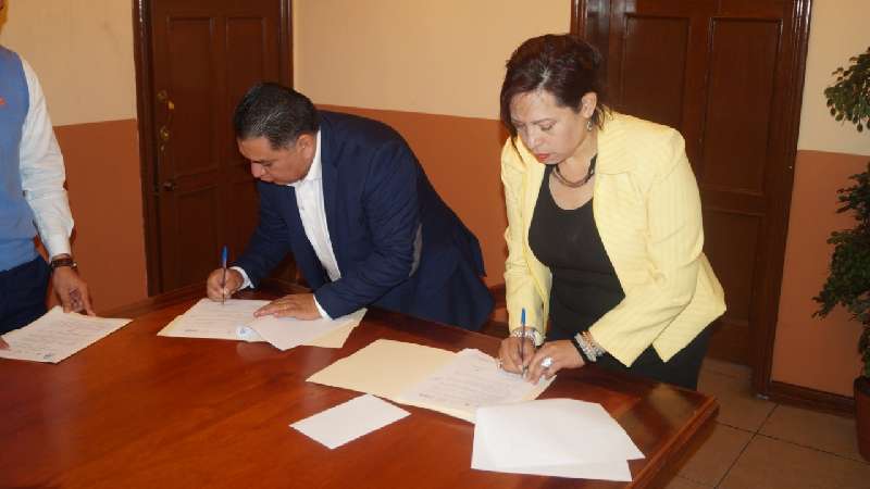 Signan convenio Canaco Chiautempan y Apetatitlán
