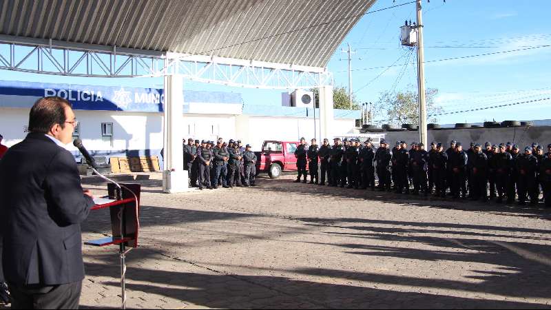 Huamantla entregó apoyos económicos a policías por 2 mdp