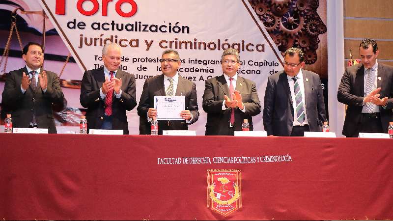 La Academia Mexicana de Derecho nombró al ex rector de la UAT