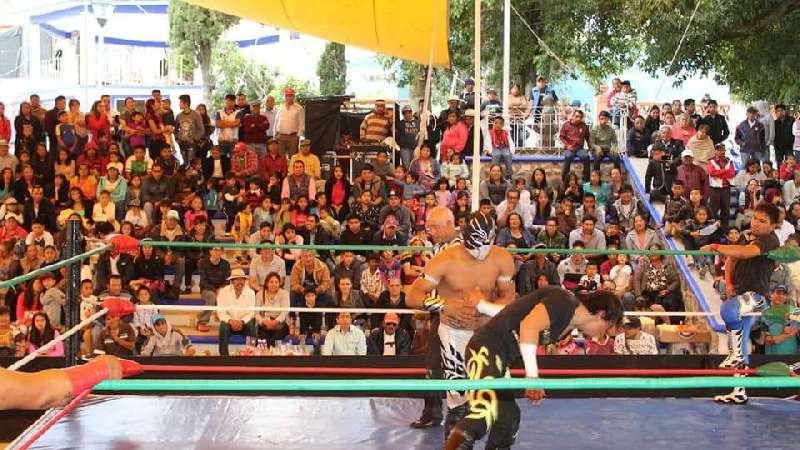 Tarde de Lucha Libre emociona a Tocatlán