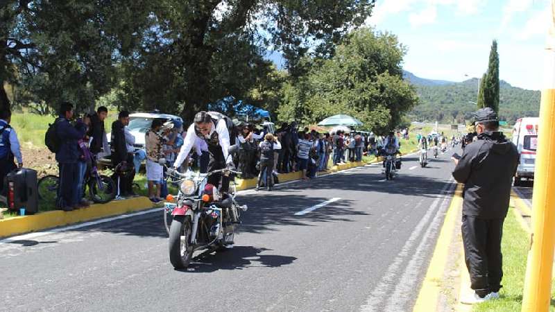 Exhibición de motociclistas llegó a Tocatlán