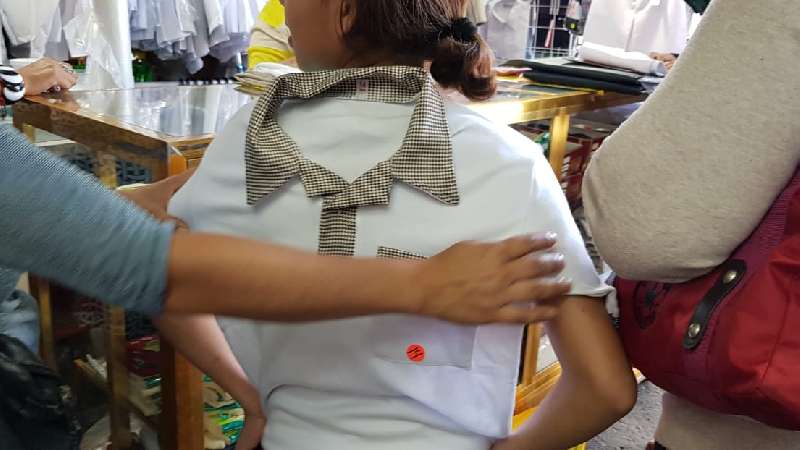 Gastan padres de familia unos 5 mil pesos en uniformes escolares