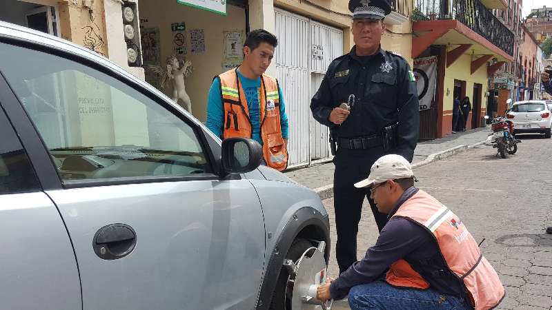 Inmovilizarán vehículos que no respeten parquímetros en capital