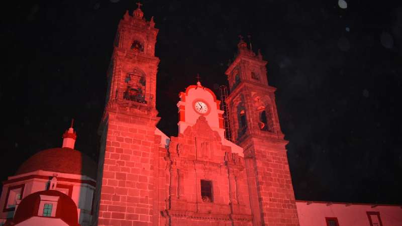 Iluminación arquitectónica hace brillar a Teolocholco