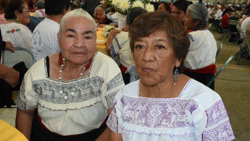 Celebran a abuelos en Xicohtzinco