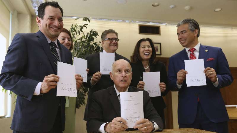 California elimina el sistema de fianzas que condena a los pobres