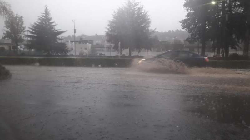 Intensa lluvia azota a la capital