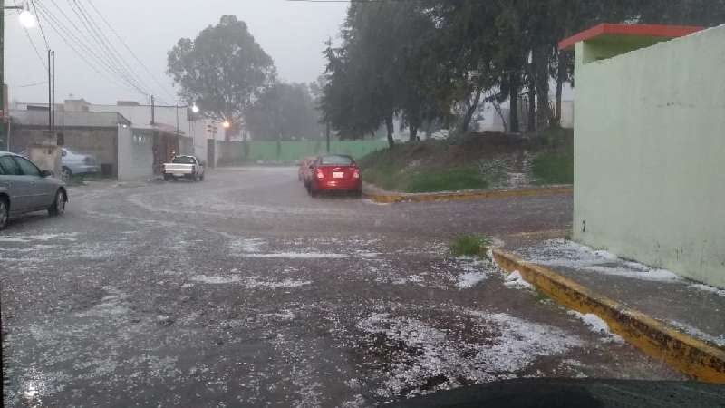 Activan protocolos de auxilio en la capital tras lluvia