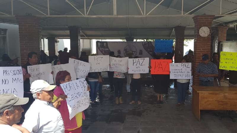 Encabeza ex alcalde de Tocatlán manifestación