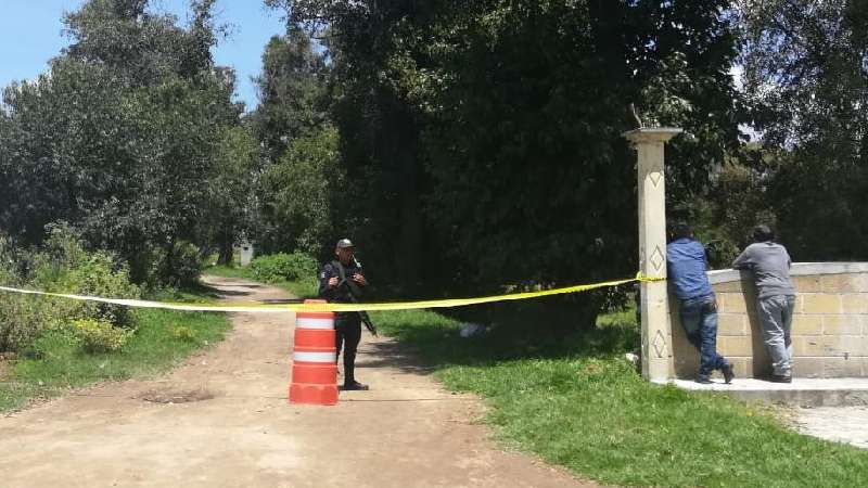 Abandonan cuerpo de mujer en campos de Tepetitla