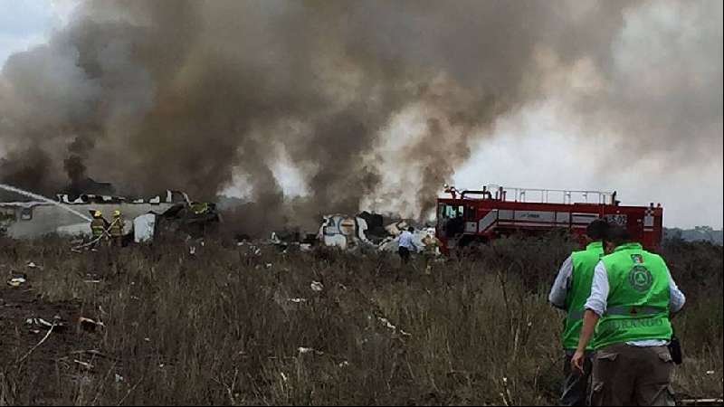Un avión de Aeroméxico se desploma en Durango