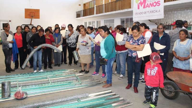 En Tocatlan reciben madres trabajadoras apoyos