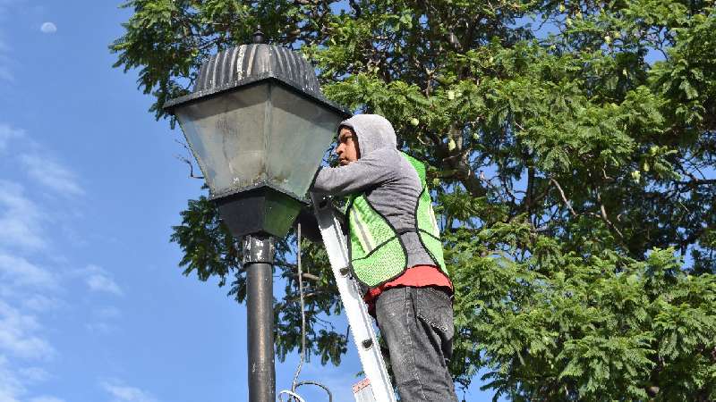Zacatelco proporciona mantenimiento a espacios públicos