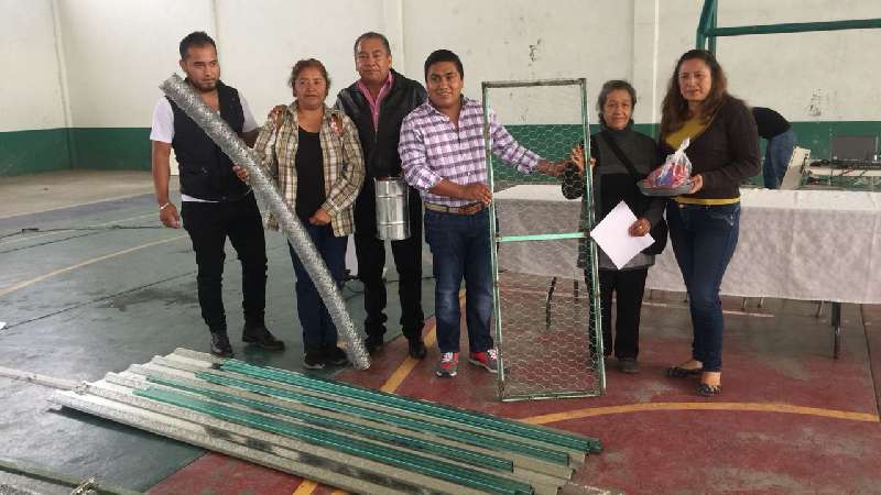 Tequexquitla entregan apoyos de huertos familiares y módulos