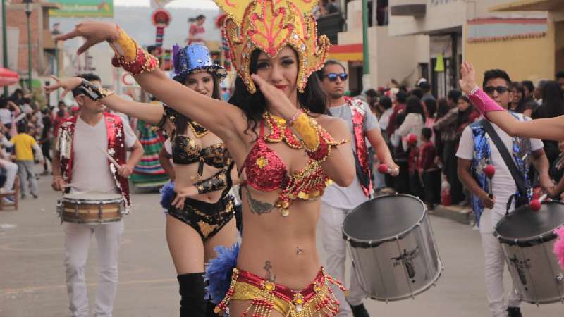 Participan 57 contingentes en clausura de la feria Chiautempan