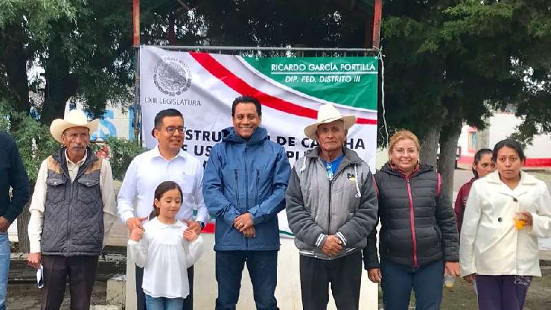 Juan Sanchez gestiona recursos para beneficiar a Hueyotlipan