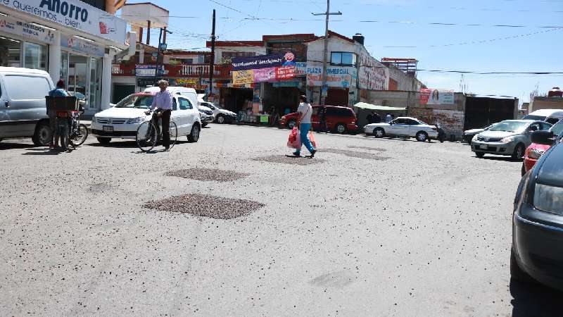 Chiautempan continúa trabajos de bacheo